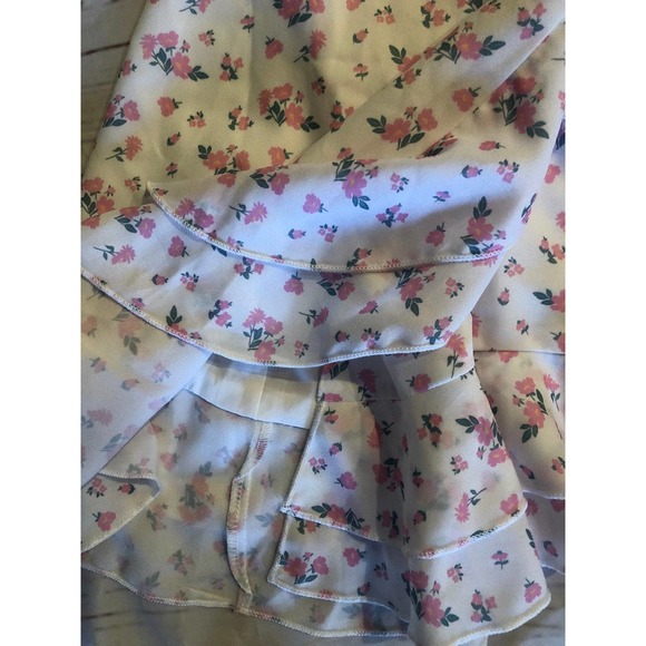 New XL Floral Mini Skirt from Tiger Mist Floral - Picture 3 of 6